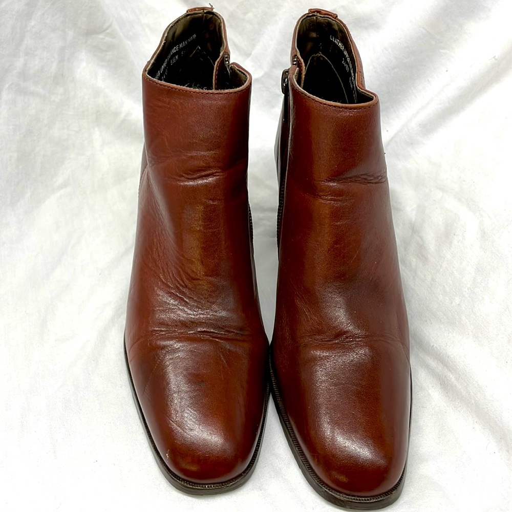 Apostrophe leather zip side bootie ladies sz 6.5